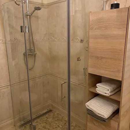 Lovely With Patio Lejlighed *